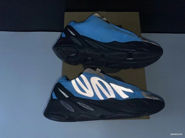 Yeezy 'Bright Cyan' ADIDAS 700 GZ3079 MNVN Boost 0724